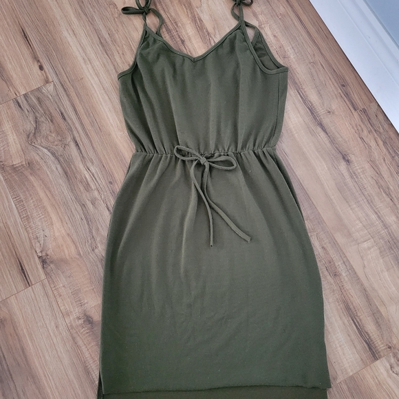 Yokodea "New" Ladies Army Green V-neck Blouson Dress, Size Medium - Picture 4 of 4